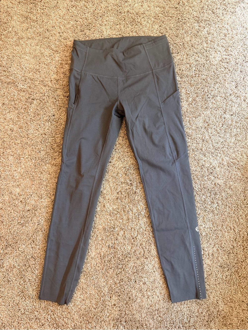 Gray High-Waist Performance Leggings with Side Pockets